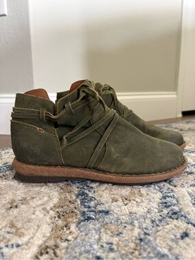 BORN Tarkiln Leather Boot | Green | Size‎ EU 39 / US 8